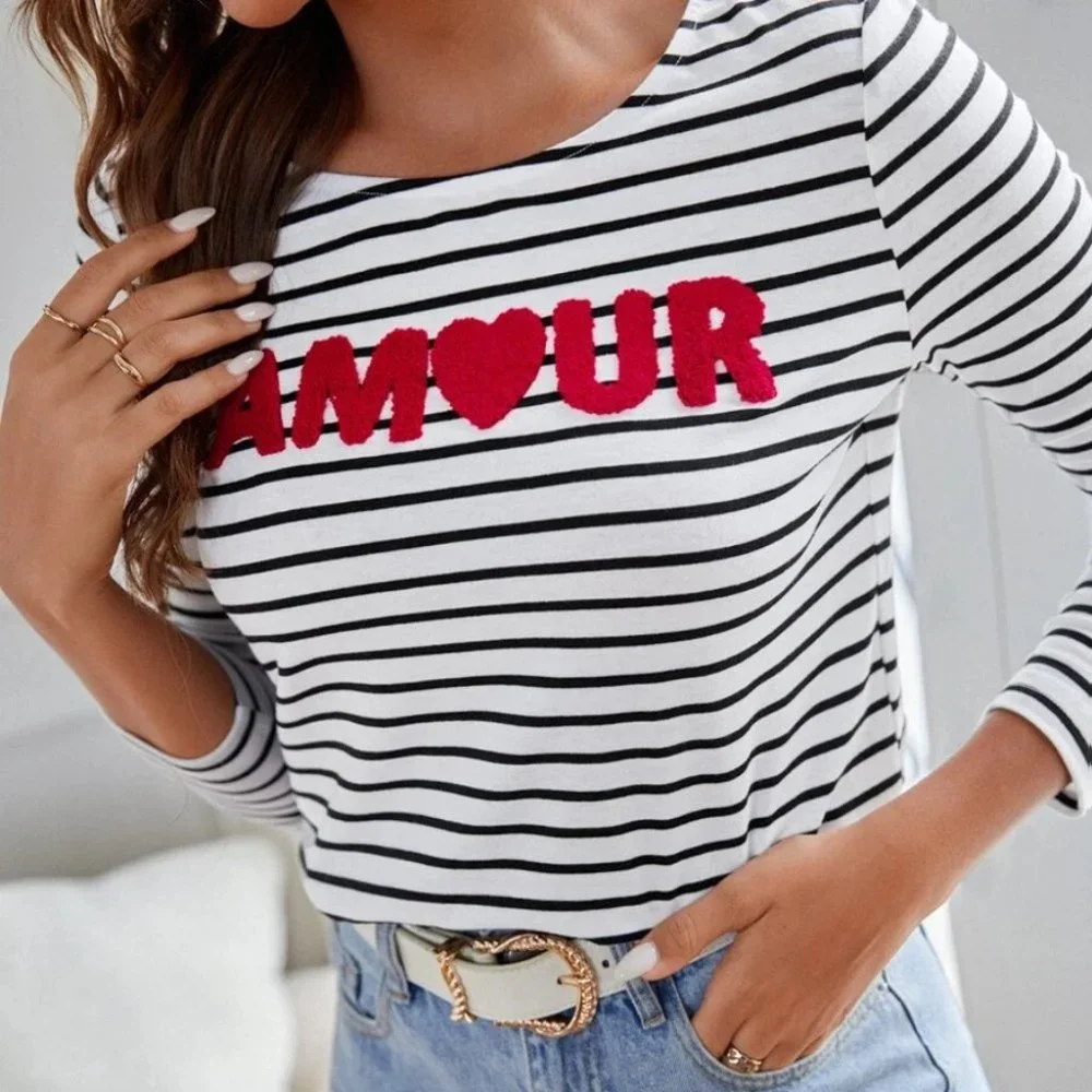 AMOUR Striped Letter Patched Casual Tee - Picture 5 of 5